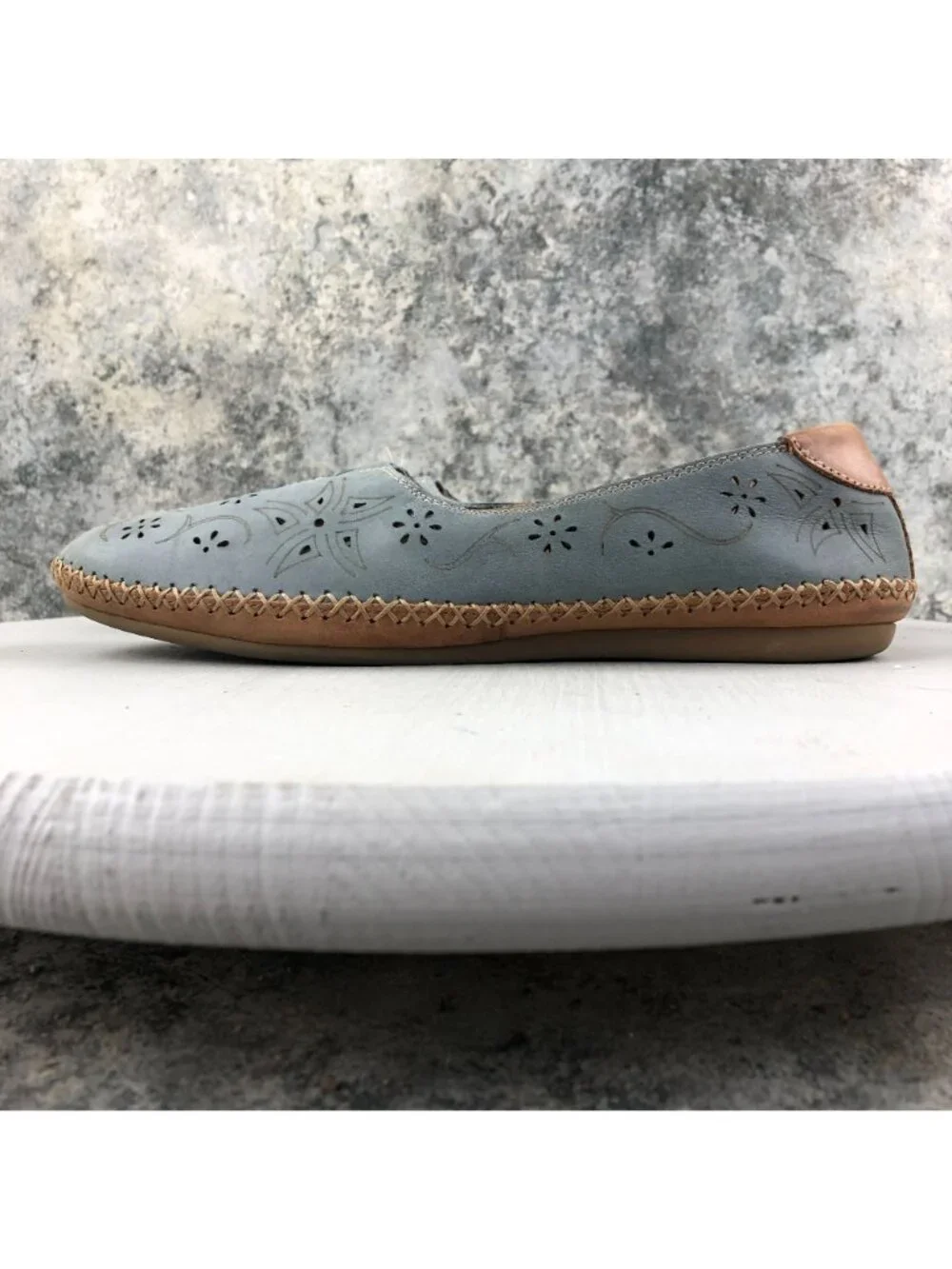 BOC Women's Size 8M Poha Blue Leather Laser Cut Perforated Ballet Flats Shoes